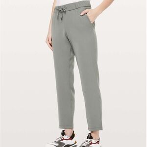 Lululemon On the fly 7/8 *Woven Ankle Pants, size 6